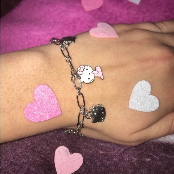 SANRIO HELLO KITTY CHAIN LINK KAWAII CUTE SILVER TONE CHARM BRACELET - Picture 1 of 5